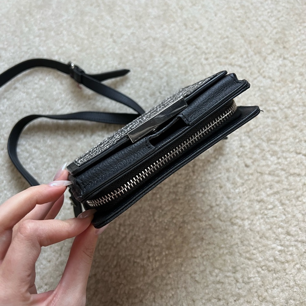 Vince Camuto wallet - Picture 5 of 7